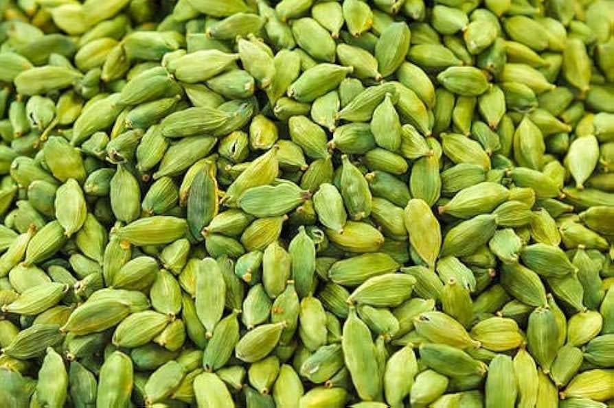 Green cardamom pods